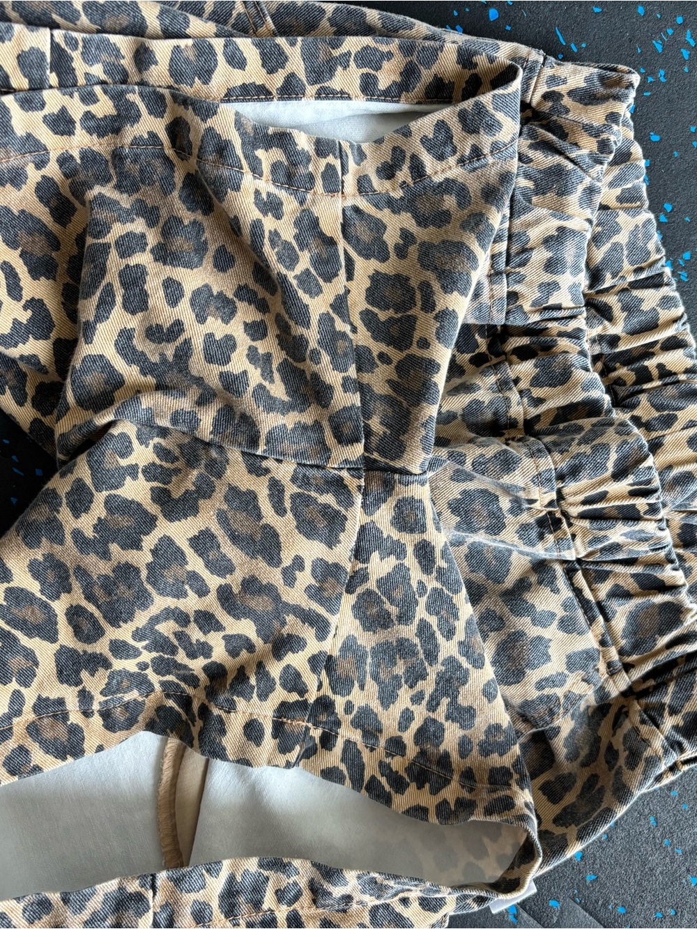 Le Bon Shoppe city short in leopard print - Picture 4 of 6